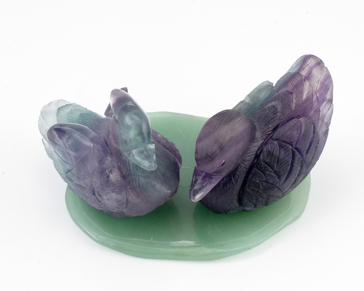 Fluorite ducks on aventurine leaf - Click Image to Close