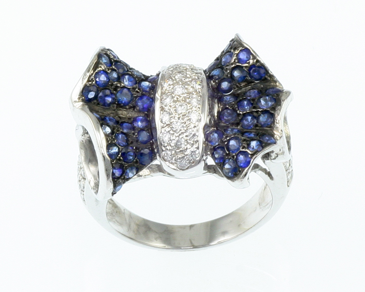 Blue sapphire and diamond ring - Click Image to Close