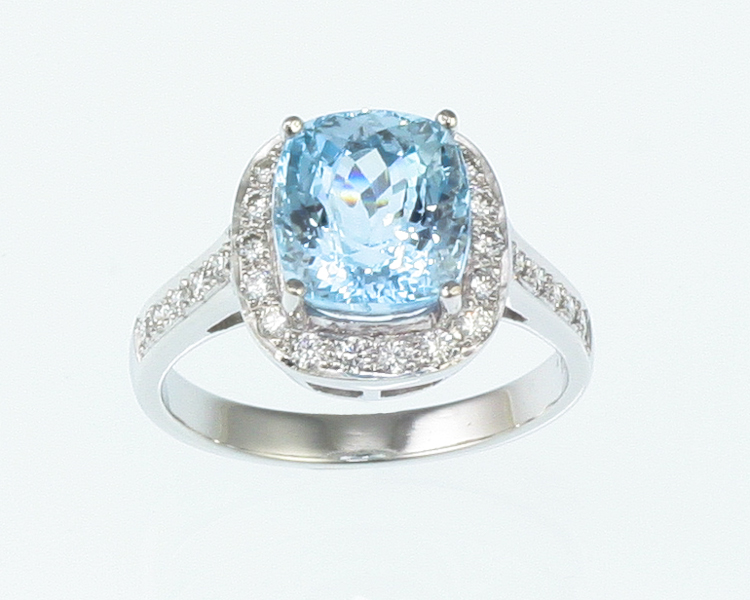 Aquamarine and diamond ring - Click Image to Close