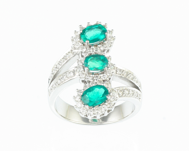 Emerald and diamond ring - Click Image to Close