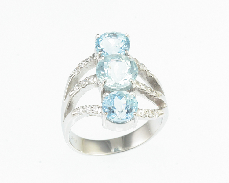 Aquamarine and diamond ring - Click Image to Close