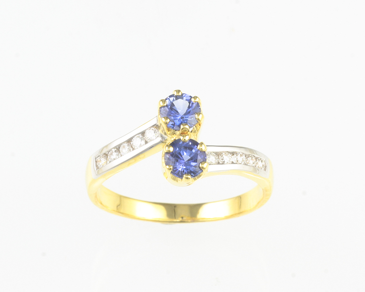 Blue sapphire and diamond ring - Click Image to Close
