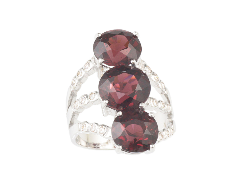 Garnet and diamond ring - Click Image to Close