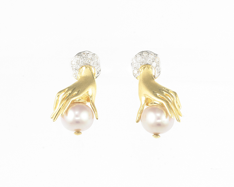 Fresh water pearl and diamond earrings - Click Image to Close