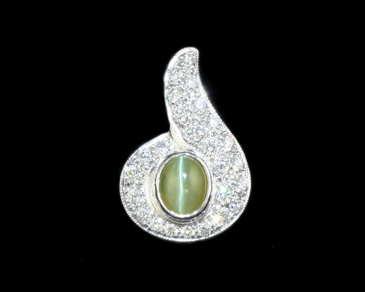 Chrysoberyl cat's eye and diamond pendant - Click Image to Close