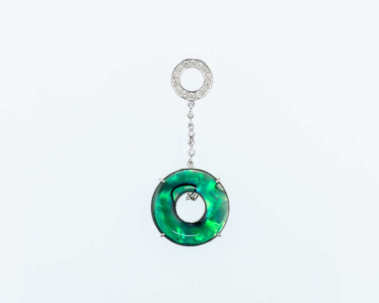 Pava shell and diamond pendant - Click Image to Close
