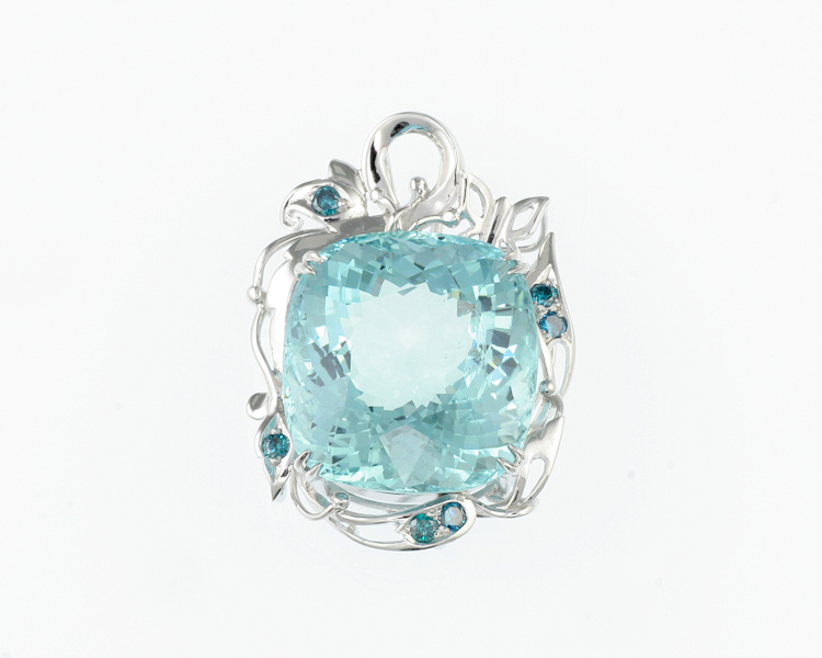 Aquamarine and diamond pendant - Click Image to Close